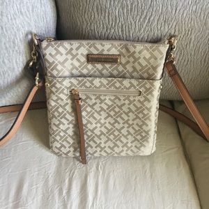 NWT Tommy Hilfiger Crossbody Bag